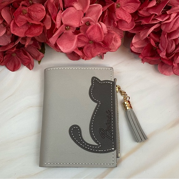 Vegan Leather Two Tone Gray Cat Wallet with Tassel - Picture 3 of 15